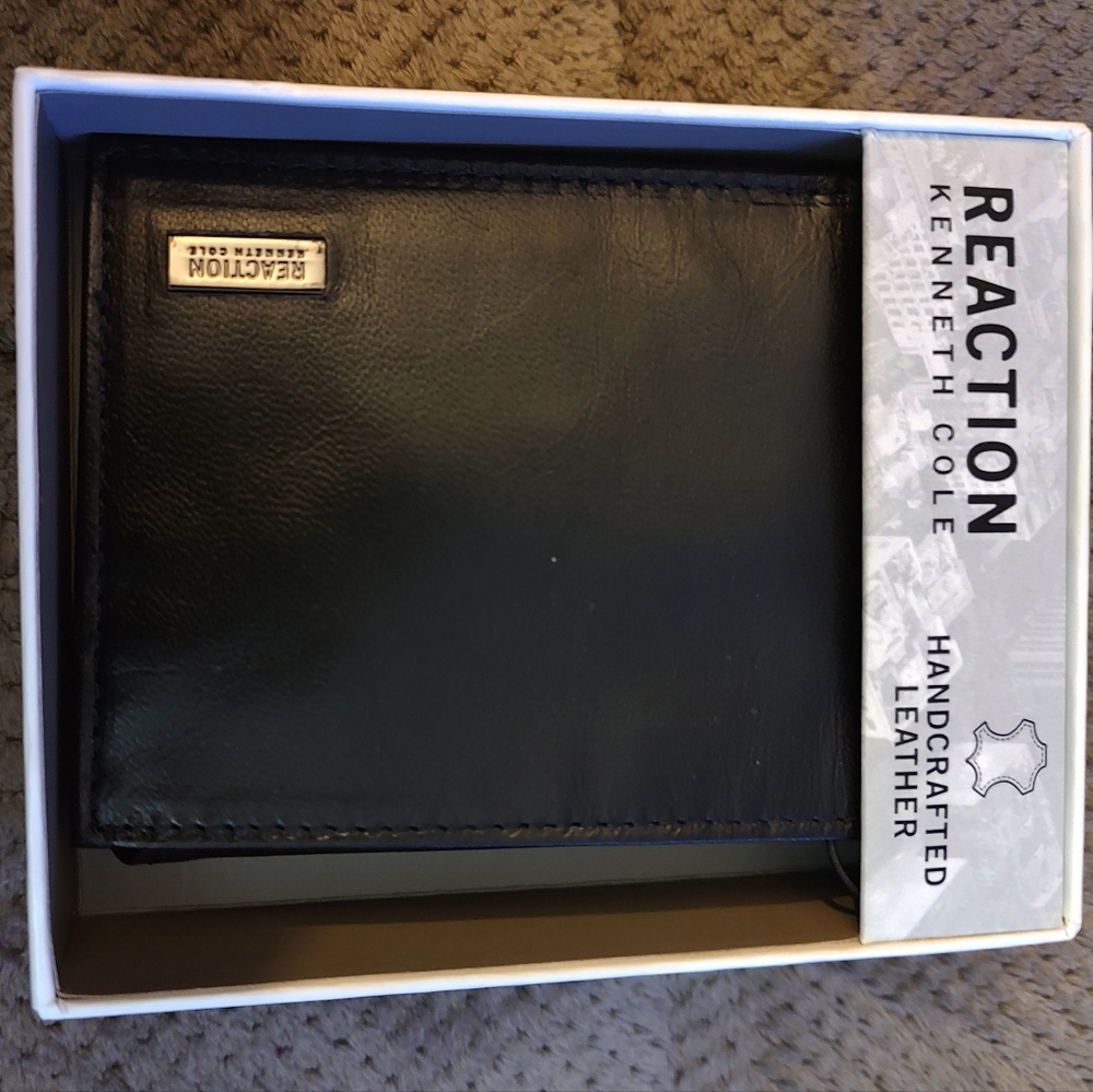 Reaction Kenneth Cole Wallet